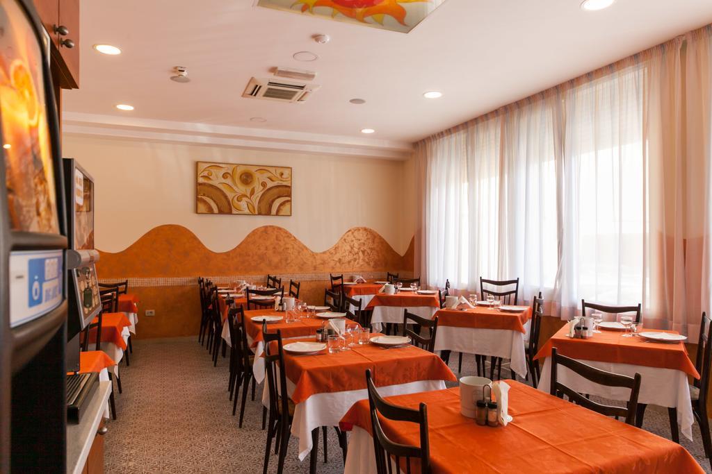 Hotel Sandra กัตเตโออามาเร ภายนอก รูปภาพ