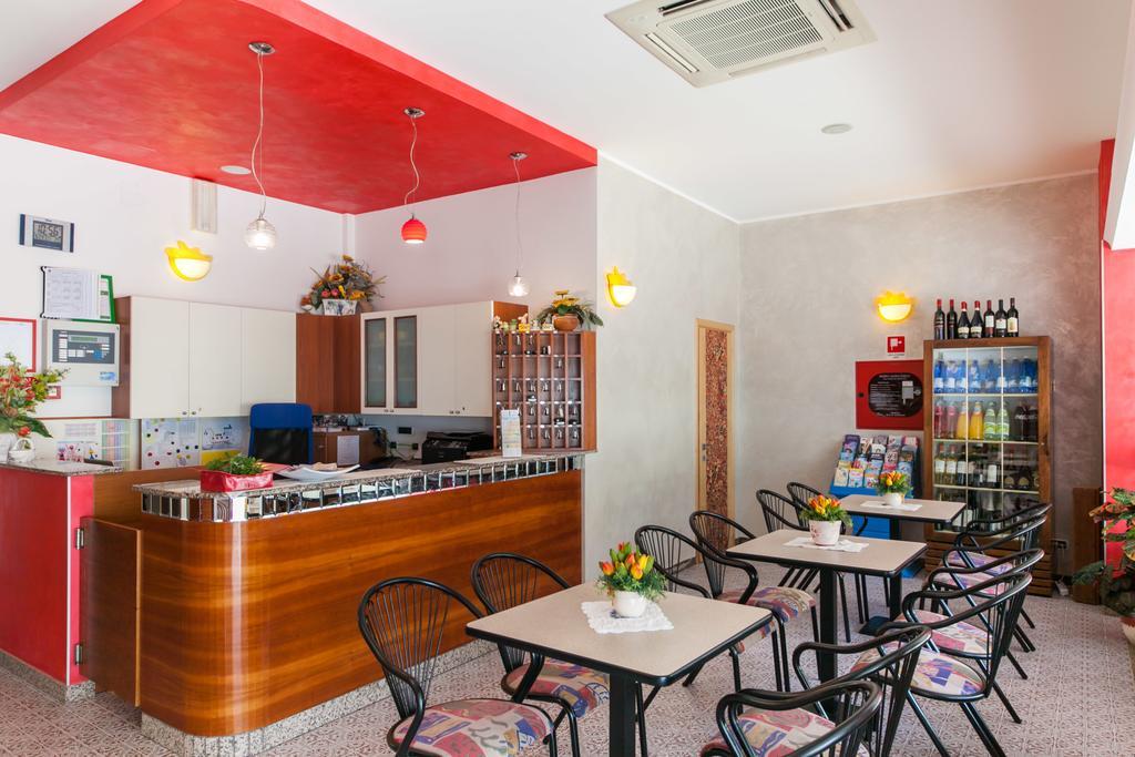Hotel Sandra กัตเตโออามาเร ภายนอก รูปภาพ