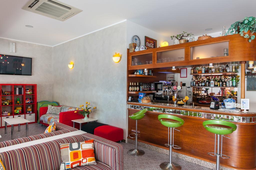Hotel Sandra กัตเตโออามาเร ภายนอก รูปภาพ