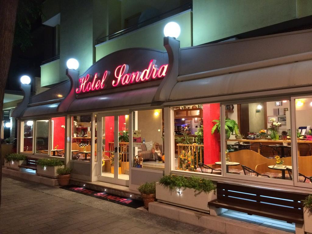 Hotel Sandra กัตเตโออามาเร ภายนอก รูปภาพ