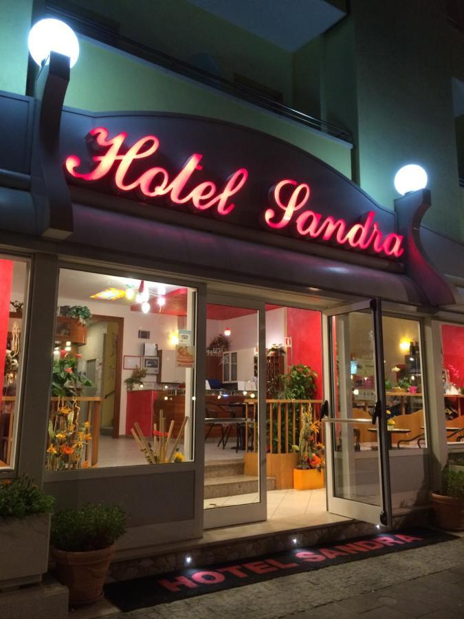 Hotel Sandra กัตเตโออามาเร ภายนอก รูปภาพ