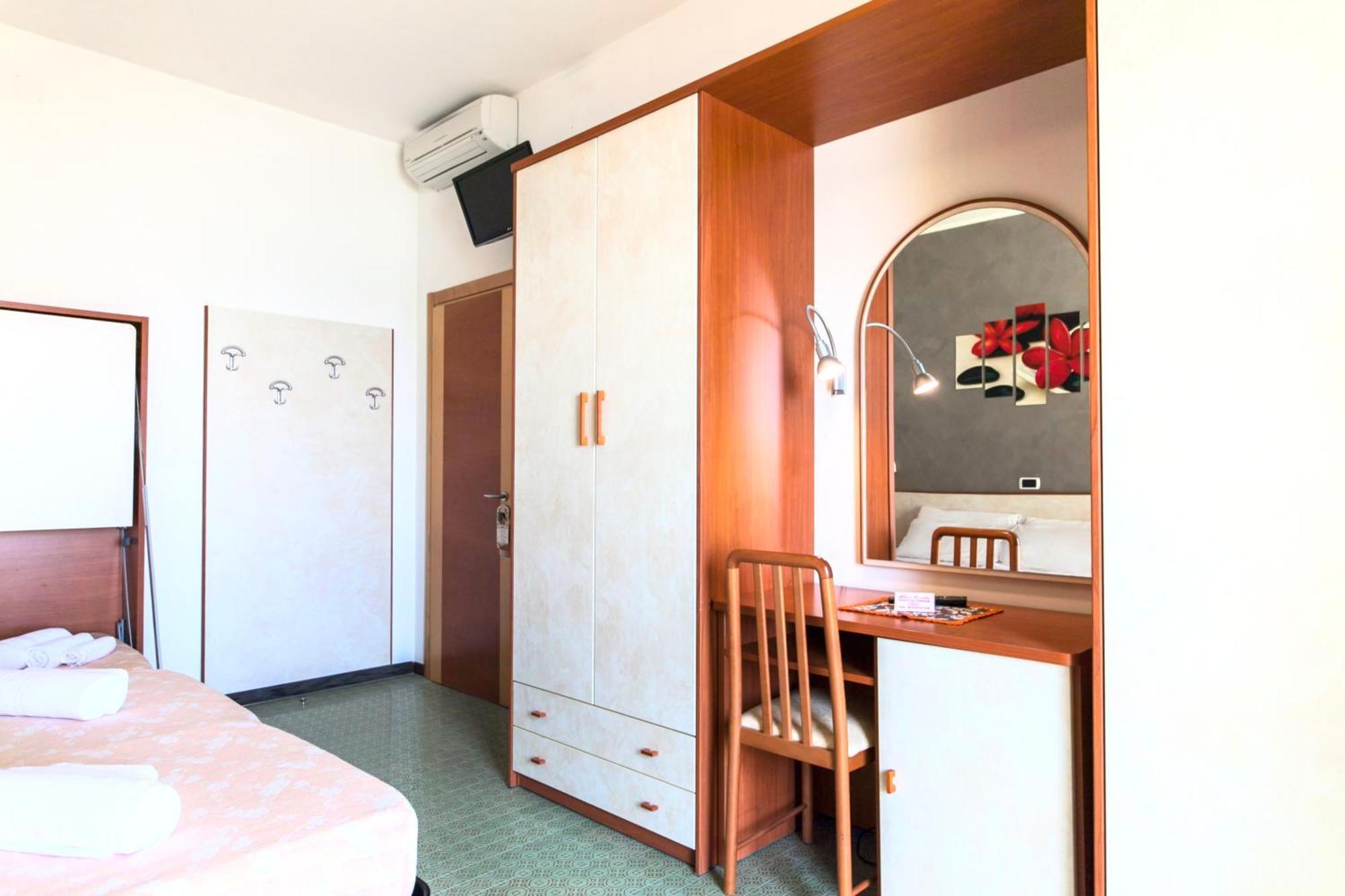 Hotel Sandra กัตเตโออามาเร ภายนอก รูปภาพ