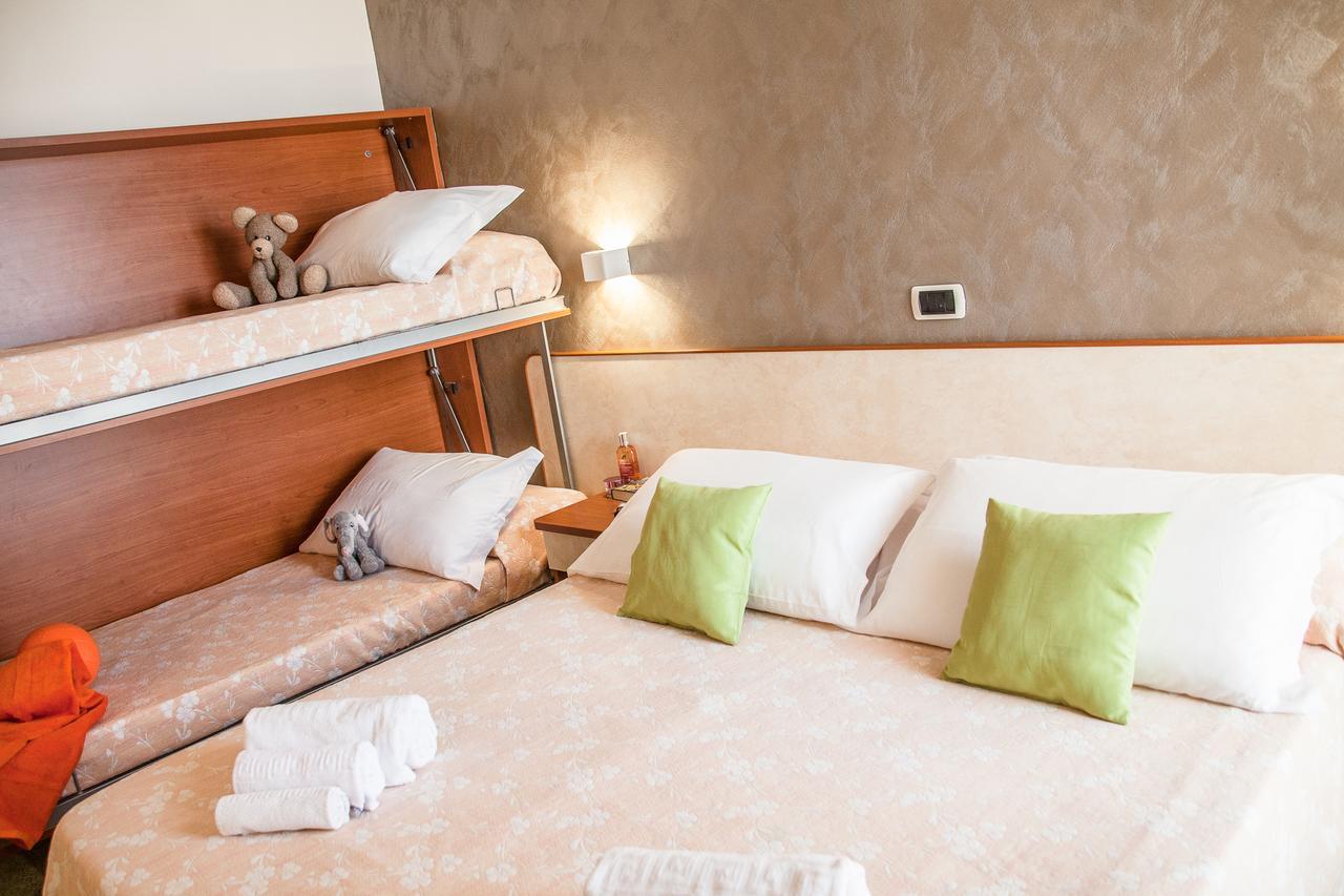 Hotel Sandra กัตเตโออามาเร ภายนอก รูปภาพ